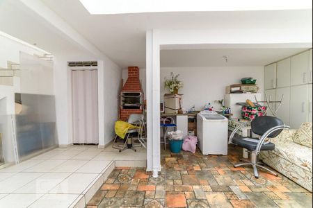 Casa à venda com 295m², 5 quartos e 3 vagas Casa à venda com 295m², 5 quartos e 3 vagasQuintal