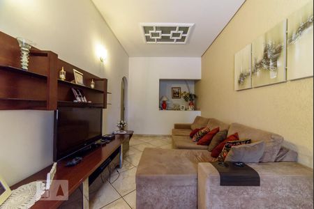 Casa à venda com 295m², 5 quartos e 3 vagas Casa à venda com 295m², 5 quartos e 3 vagasSala de TV