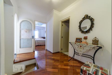Casa à venda com 295m², 5 quartos e 3 vagas Casa à venda com 295m², 5 quartos e 3 vagasCorredor