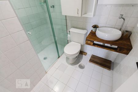 Banheiro de apartamento à venda com 2 quartos, 54m² em Vila Anglo Brasileira, São Paulo