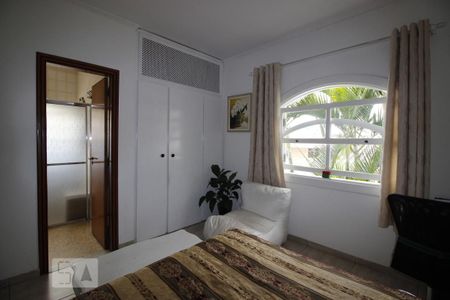 Quarto 2 de casa à venda com 5 quartos, 200m² em Vila Vessoni, São Paulo