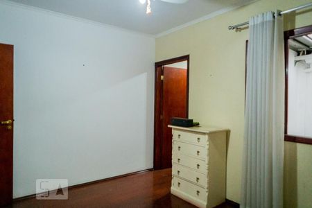 Suíte  de casa à venda com 3 quartos, 170m² em Vila Bastos, Santo André