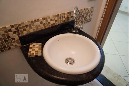 Lavabo de casa de condomínio para alugar com 3 quartos, 65m² em Vila Pierina, São Paulo