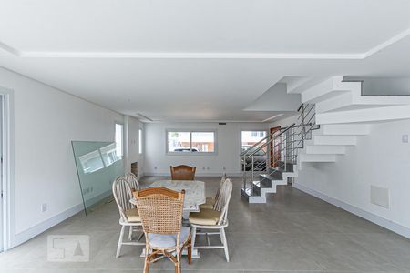 Sala de casa de condomínio à venda com 3 quartos, 405m² em Pedra Redonda, Porto Alegre
