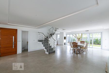 Sala de casa de condomínio à venda com 3 quartos, 290m² em Pedra Redonda, Porto Alegre