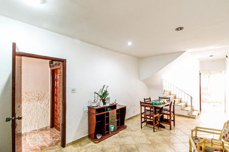 Casa à venda com 150m², 3 quartos e 2 vagasSala