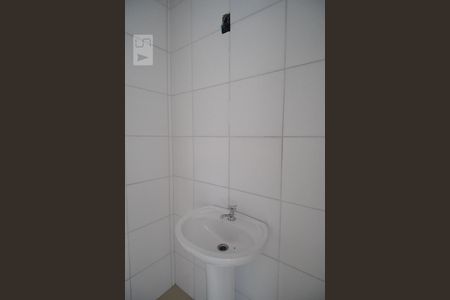 Banheiro de apartamento à venda com 2 quartos, 53m² em Fátima, Canoas
