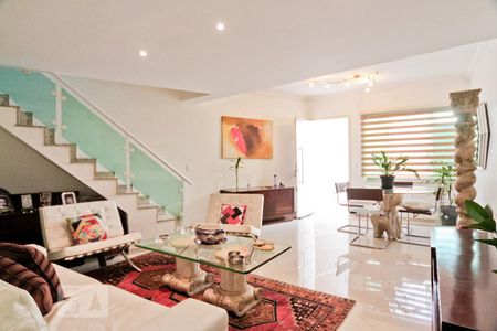 Sala de casa de condomínio à venda com 3 quartos, 201m² em Chora Menino, São Paulo