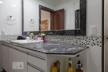 Casa de condomínio à venda com 836m², 5 quartos e 5 vagas Casa de condomínio à venda com 836m², 5 quartos e 5 vagasBanheiro da suíte 4