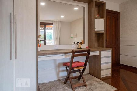 Casa de condomínio à venda com 836m², 5 quartos e 5 vagas Casa de condomínio à venda com 836m², 5 quartos e 5 vagasSuíte 3