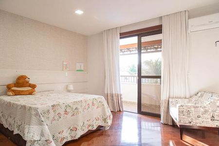 Casa de condomínio à venda com 836m², 5 quartos e 5 vagas Casa de condomínio à venda com 836m², 5 quartos e 5 vagasSuíte 3