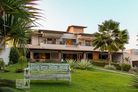 Casa de condomínio à venda com 836m², 5 quartos e 5 vagas Casa de condomínio à venda com 836m², 5 quartos e 5 vagasFachada da casa