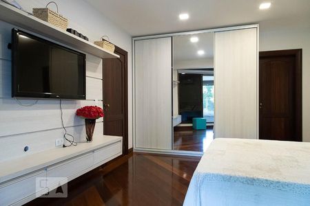 Casa de condomínio à venda com 836m², 5 quartos e 5 vagas Casa de condomínio à venda com 836m², 5 quartos e 5 vagasSuíte 1