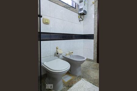 Casa de condomínio à venda com 836m², 5 quartos e 5 vagas Casa de condomínio à venda com 836m², 5 quartos e 5 vagasBanheiro da suíte 1