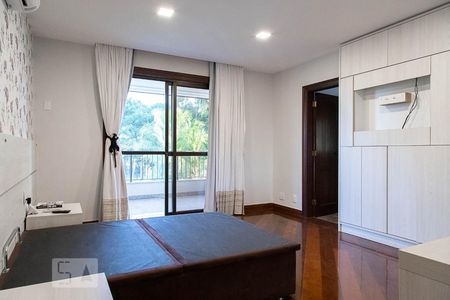 Casa de condomínio à venda com 836m², 5 quartos e 5 vagas Casa de condomínio à venda com 836m², 5 quartos e 5 vagasSuíte 2