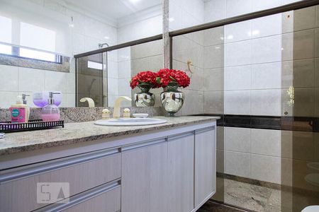 Casa de condomínio à venda com 836m², 5 quartos e 5 vagas Casa de condomínio à venda com 836m², 5 quartos e 5 vagasBanheiro da suíte 1