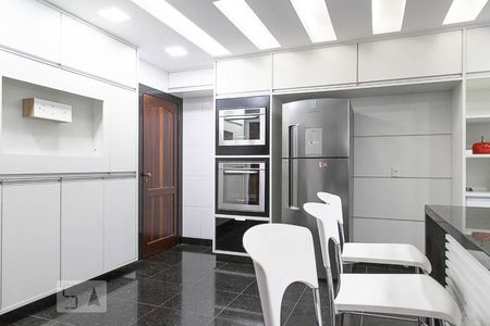 Casa de condomínio à venda com 836m², 5 quartos e 5 vagas Casa de condomínio à venda com 836m², 5 quartos e 5 vagasCozinha