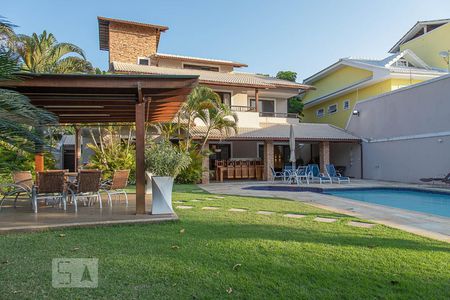 Casa de condomínio à venda com 836m², 5 quartos e 5 vagas Casa de condomínio à venda com 836m², 5 quartos e 5 vagasQuintal