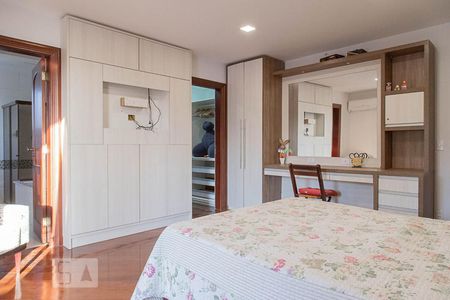 Casa de condomínio à venda com 836m², 5 quartos e 5 vagas Casa de condomínio à venda com 836m², 5 quartos e 5 vagasSuíte 3