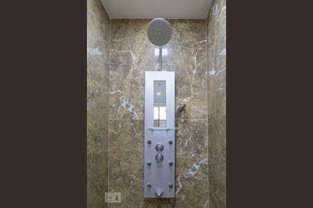 Casa de condomínio à venda com 836m², 5 quartos e 5 vagas Casa de condomínio à venda com 836m², 5 quartos e 5 vagasBanheiro da suíte master