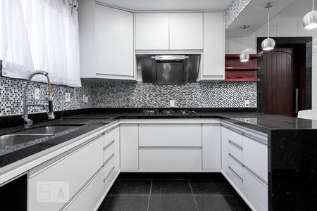 Casa de condomínio à venda com 836m², 5 quartos e 5 vagas Casa de condomínio à venda com 836m², 5 quartos e 5 vagasCozinha