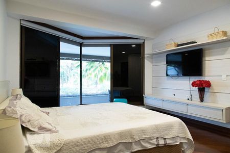 Casa de condomínio à venda com 836m², 5 quartos e 5 vagas Casa de condomínio à venda com 836m², 5 quartos e 5 vagasSuíte 1