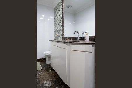 Casa de condomínio à venda com 836m², 5 quartos e 5 vagas Casa de condomínio à venda com 836m², 5 quartos e 5 vagasLavabo