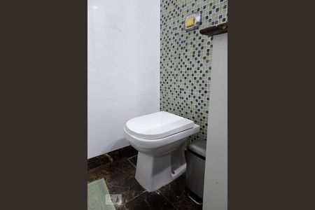 Casa de condomínio à venda com 836m², 5 quartos e 5 vagas Casa de condomínio à venda com 836m², 5 quartos e 5 vagasLavabo