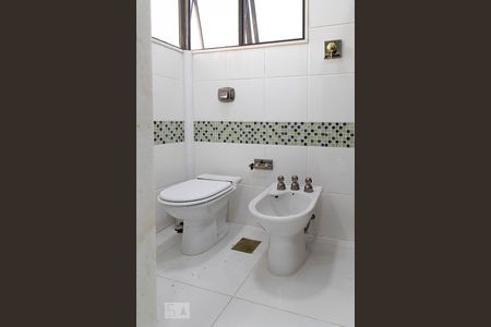 Casa de condomínio à venda com 836m², 5 quartos e 5 vagas Casa de condomínio à venda com 836m², 5 quartos e 5 vagasBanheiro da suíte 3