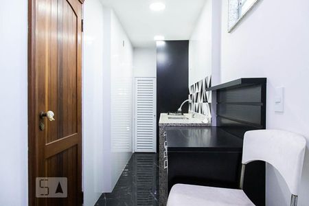 Casa de condomínio à venda com 836m², 5 quartos e 5 vagas Casa de condomínio à venda com 836m², 5 quartos e 5 vagasCozinha 2