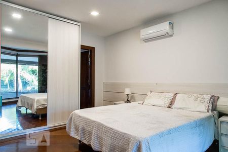 Casa de condomínio à venda com 836m², 5 quartos e 5 vagas Casa de condomínio à venda com 836m², 5 quartos e 5 vagasSuíte 1