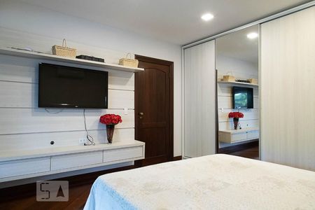 Casa de condomínio à venda com 836m², 5 quartos e 5 vagas Casa de condomínio à venda com 836m², 5 quartos e 5 vagasSuíte 1