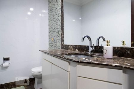 Casa de condomínio à venda com 836m², 5 quartos e 5 vagas Casa de condomínio à venda com 836m², 5 quartos e 5 vagasLavabo