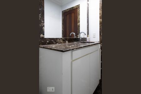 Casa de condomínio à venda com 836m², 5 quartos e 5 vagas Casa de condomínio à venda com 836m², 5 quartos e 5 vagasLavabo