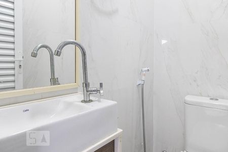 Casa de condomínio à venda com 836m², 5 quartos e 5 vagas Casa de condomínio à venda com 836m², 5 quartos e 5 vagasBanheiro masculino Sauna