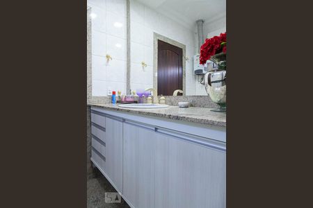 Casa de condomínio à venda com 836m², 5 quartos e 5 vagas Casa de condomínio à venda com 836m², 5 quartos e 5 vagasBanheiro da suíte 1