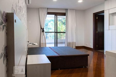 Casa de condomínio à venda com 836m², 5 quartos e 5 vagas Casa de condomínio à venda com 836m², 5 quartos e 5 vagasSuíte 2