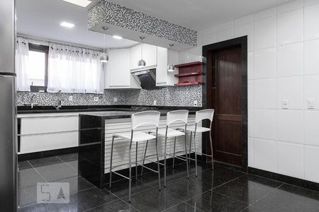 Casa de condomínio à venda com 836m², 5 quartos e 5 vagas Casa de condomínio à venda com 836m², 5 quartos e 5 vagasCozinha