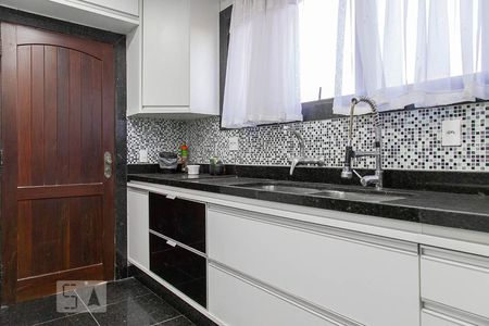 Casa de condomínio à venda com 836m², 5 quartos e 5 vagas Casa de condomínio à venda com 836m², 5 quartos e 5 vagasCozinha