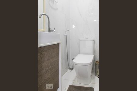 Casa de condomínio à venda com 836m², 5 quartos e 5 vagas Casa de condomínio à venda com 836m², 5 quartos e 5 vagasBanheiro masculino Sauna