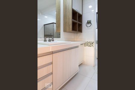 Casa de condomínio à venda com 836m², 5 quartos e 5 vagas Casa de condomínio à venda com 836m², 5 quartos e 5 vagasBanheiro da suíte 3