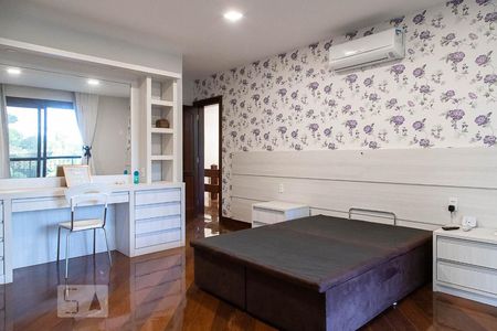 Casa de condomínio à venda com 836m², 5 quartos e 5 vagas Casa de condomínio à venda com 836m², 5 quartos e 5 vagasSuíte 2