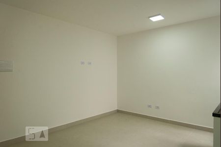 Sala/Cozinha de apartamento para alugar com 2 quartos, 50m² em Vila Paulo Silas, São Paulo