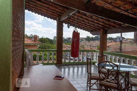 Casa para alugar com 220m², 4 quartos e 2 vagas Casa para alugar com 220m², 4 quartos e 2 vagasVaranda dos quartos