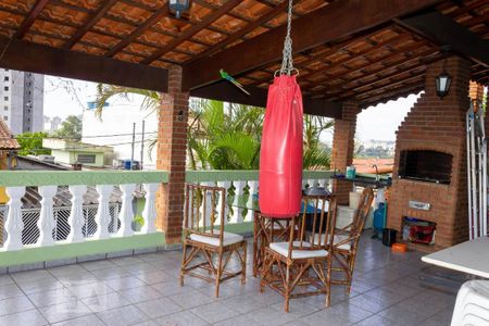 Casa para alugar com 220m², 4 quartos e 2 vagas Casa para alugar com 220m², 4 quartos e 2 vagasVaranda dos quartos