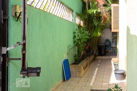 Casa para alugar com 220m², 4 quartos e 2 vagas Casa para alugar com 220m², 4 quartos e 2 vagasCorredor da Garagem