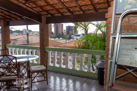 Casa para alugar com 220m², 4 quartos e 2 vagas Casa para alugar com 220m², 4 quartos e 2 vagasVaranda dos quartos