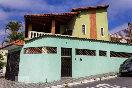 Casa para alugar com 220m², 4 quartos e 2 vagas Casa para alugar com 220m², 4 quartos e 2 vagasFachada