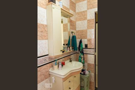 Casa para alugar com 220m², 4 quartos e 2 vagas Casa para alugar com 220m², 4 quartos e 2 vagasSuíte do Quarto 4