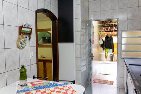 Casa para alugar com 220m², 4 quartos e 2 vagas Casa para alugar com 220m², 4 quartos e 2 vagasCozinha